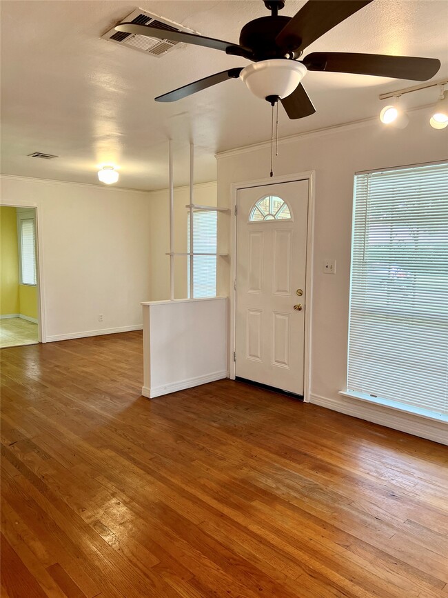 Building Photo - 4057 Woodfox St