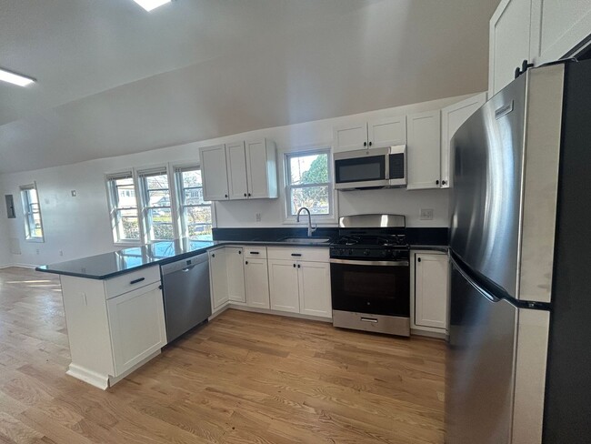 Building Photo - 1602 Heck Ave