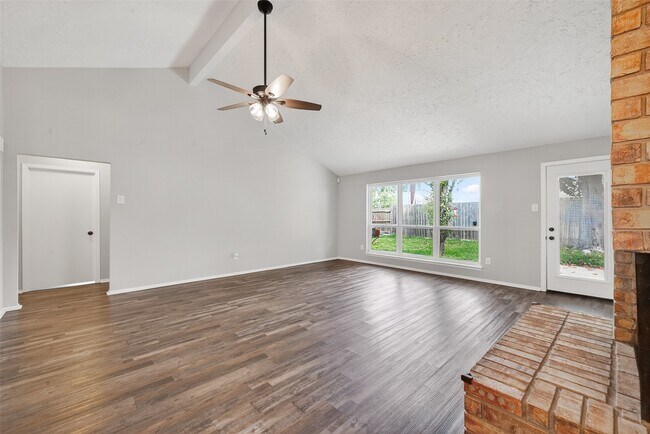 Building Photo - 15806 Pfeiffer Dr