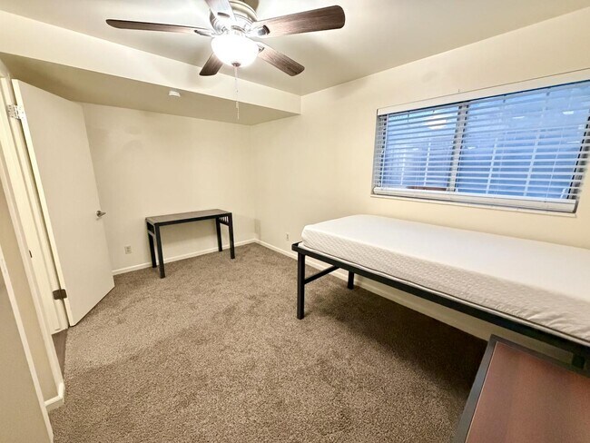 Building Photo - 136 E 400 N