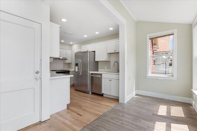 Building Photo - 16 Glenrose Rd