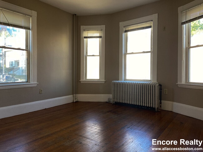 Building Photo - 8-8 Sunset St