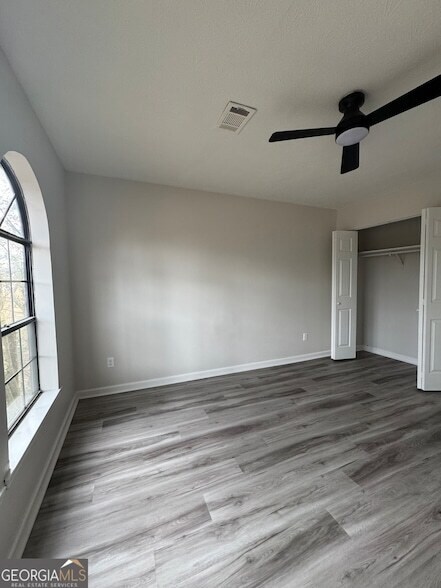 Building Photo - 3821 River Rd