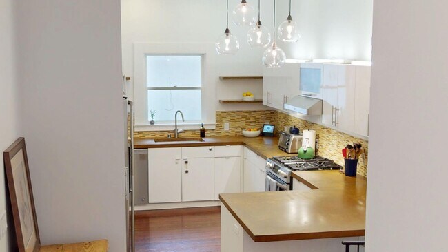 Building Photo - Downtown San Anselmo Updated 4x3 + aupair ...