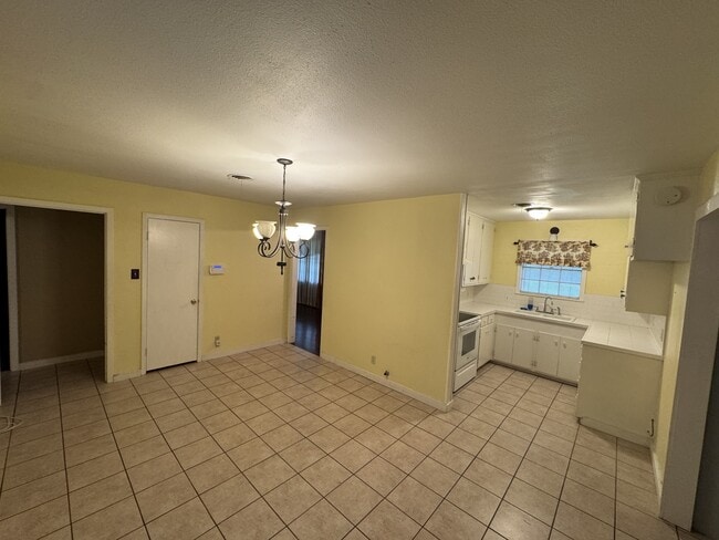 Building Photo - 3608 Edgemont Dr