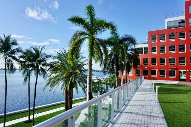 Building Photo - 1541 Brickell Ave