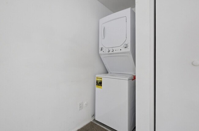 Building Photo - Now Pre-Leasing for April – August 2026: Fully Renovated 1BR Overlooking Riverview Park