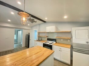 Building Photo - 28 Thorwald Ave