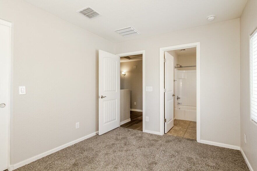 Building Photo - 10320 W Devonshire Ave