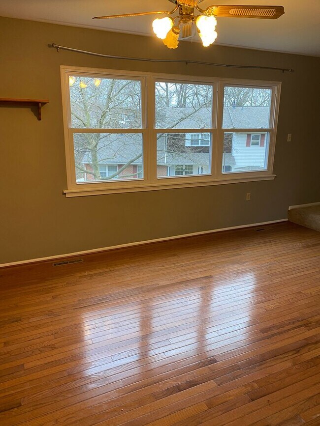 Building Photo - Townhome in Millersville