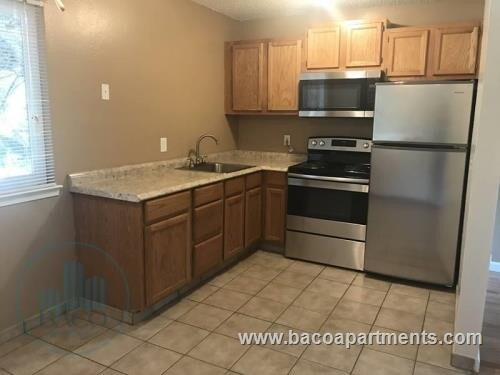Building Photo - University Square Apartments