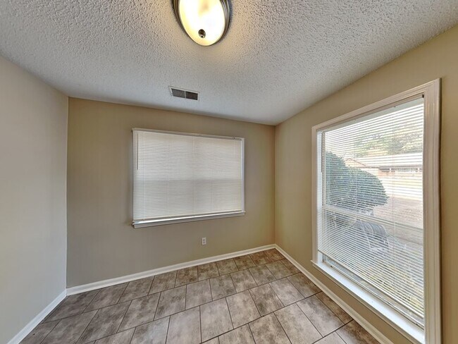 Building Photo - 4339 Crimson Leaf Cove