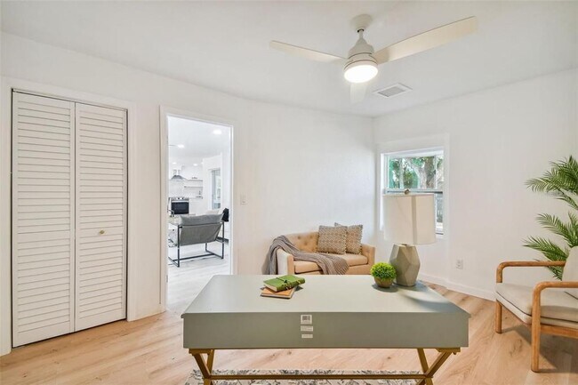 Building Photo - 1949 Dolphin Blvd S