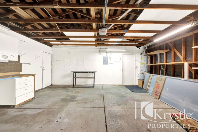 Building Photo - 2 Bridge Ct