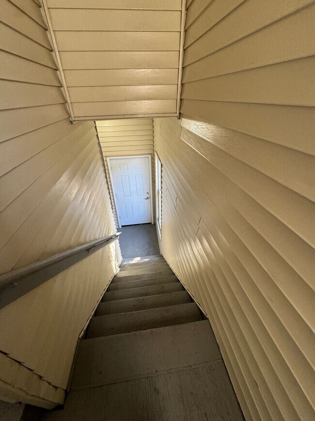 Building Photo - 1036 Chicopee St