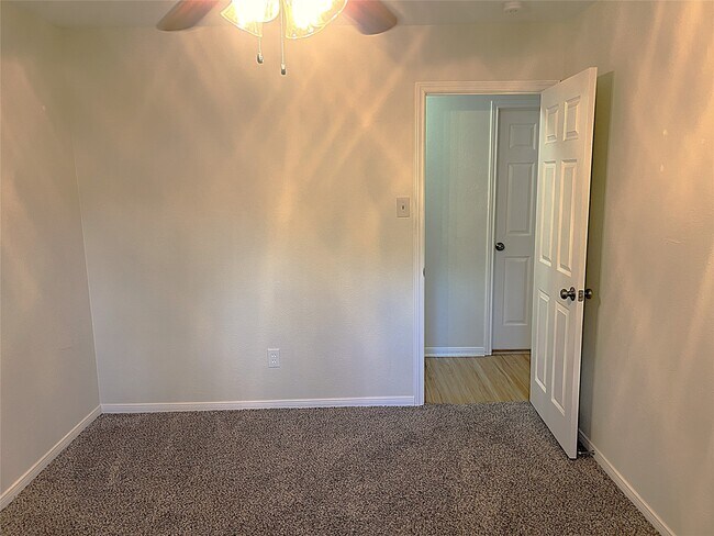 Building Photo - 3307 Golden Willow Dr