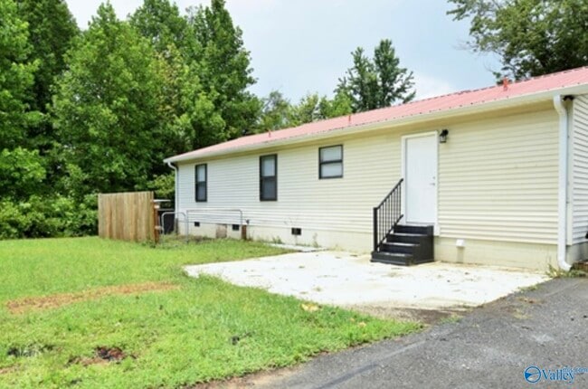 Building Photo - 2020 Ridge Crest Dr