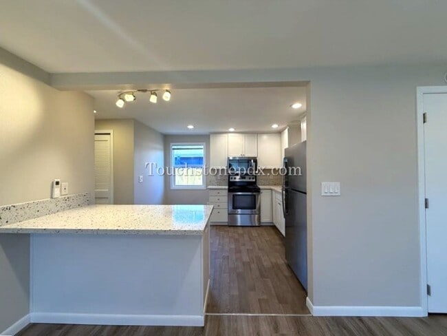 Building Photo - 5116 SE Mitchell St