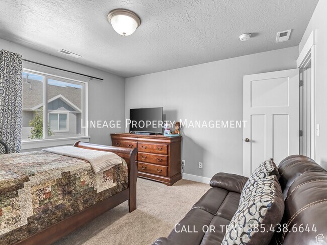 Building Photo - 10855 N Sandstone Way