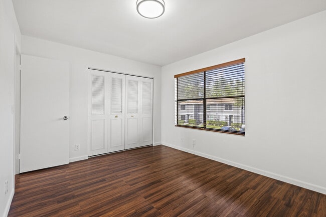 Building Photo - 814 Hill Dr
