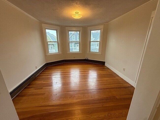 Building Photo - 87 Bartlett St