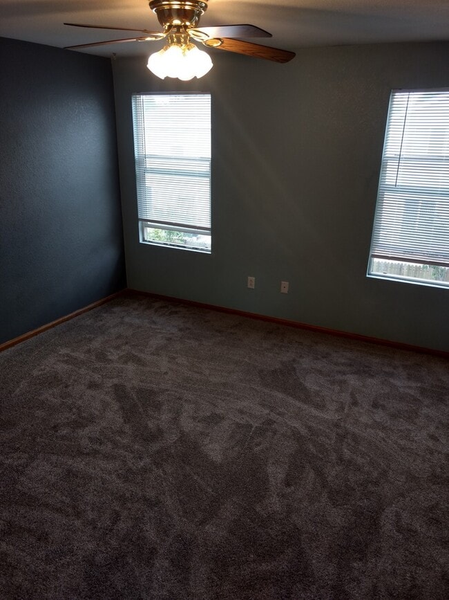 Building Photo - 3 Bedroom 2 Bath House in Thornton Available Now!