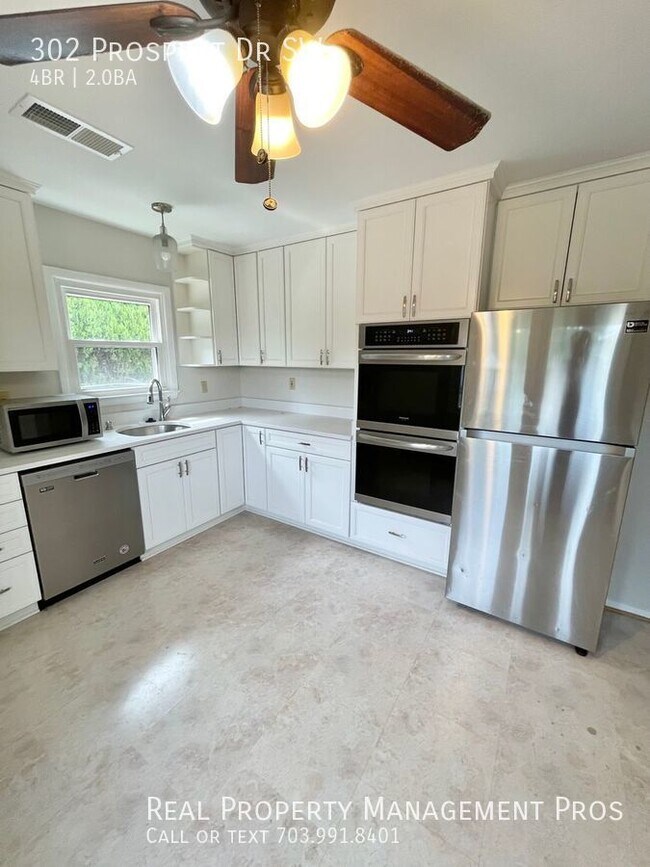 Building Photo - Updated 4 Bedroom 2 Bath Single Family Hom...