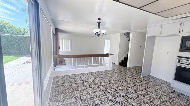 Building Photo - 46 Christamon W