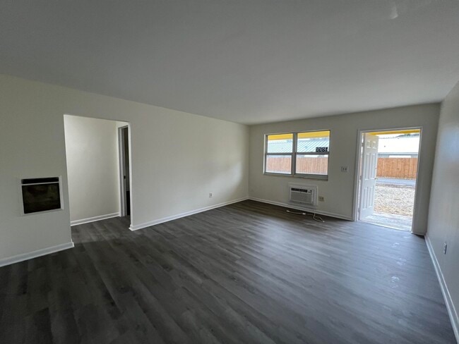 Building Photo - 1855 Dillone Ln