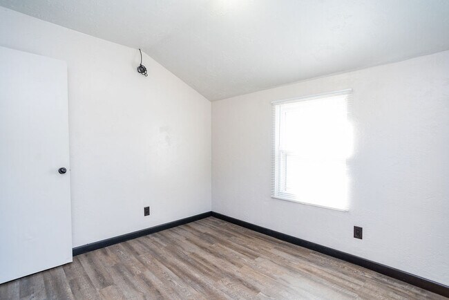 Building Photo - 1309 S Gary Dr