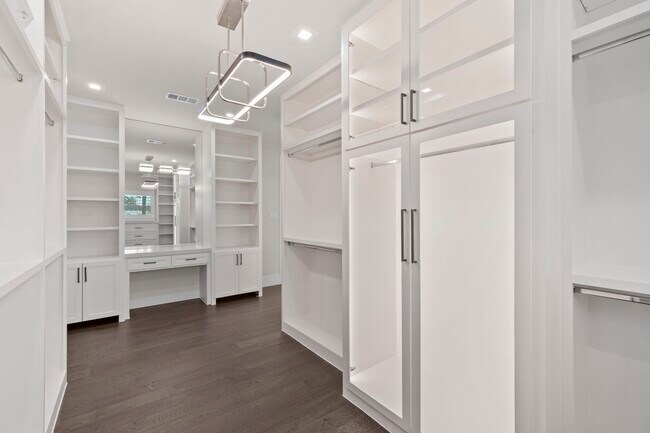 Building Photo - 2102 Countryshire Ln