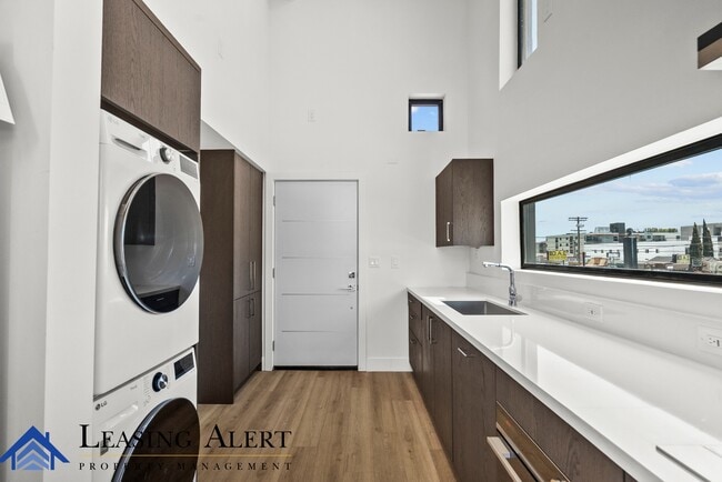 Building Photo - 5617 Klump Ave