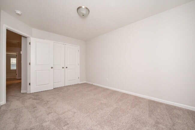 Building Photo - Elegant 3BR,2.5BA Townhome with Modern Finishes $1950/mo rent***