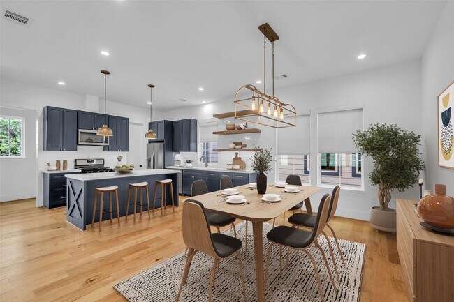 Building Photo - 204 Burr St