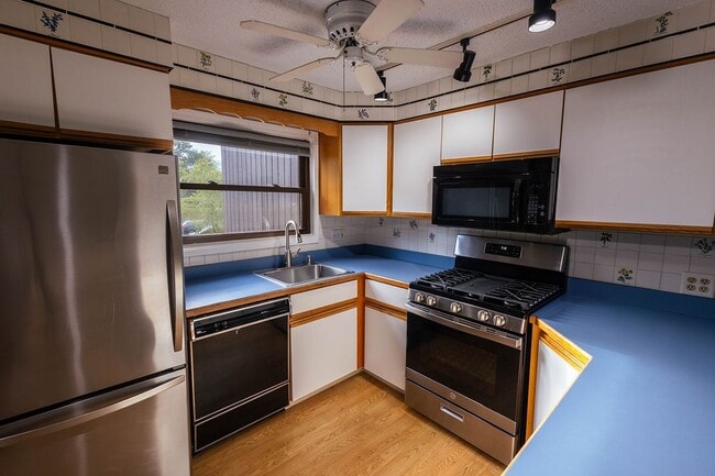 Building Photo - 166 Natchaug Dr