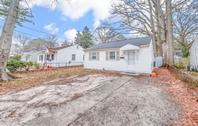 Building Photo - 2 Bed 1 Bath Home for rent in Hampton!