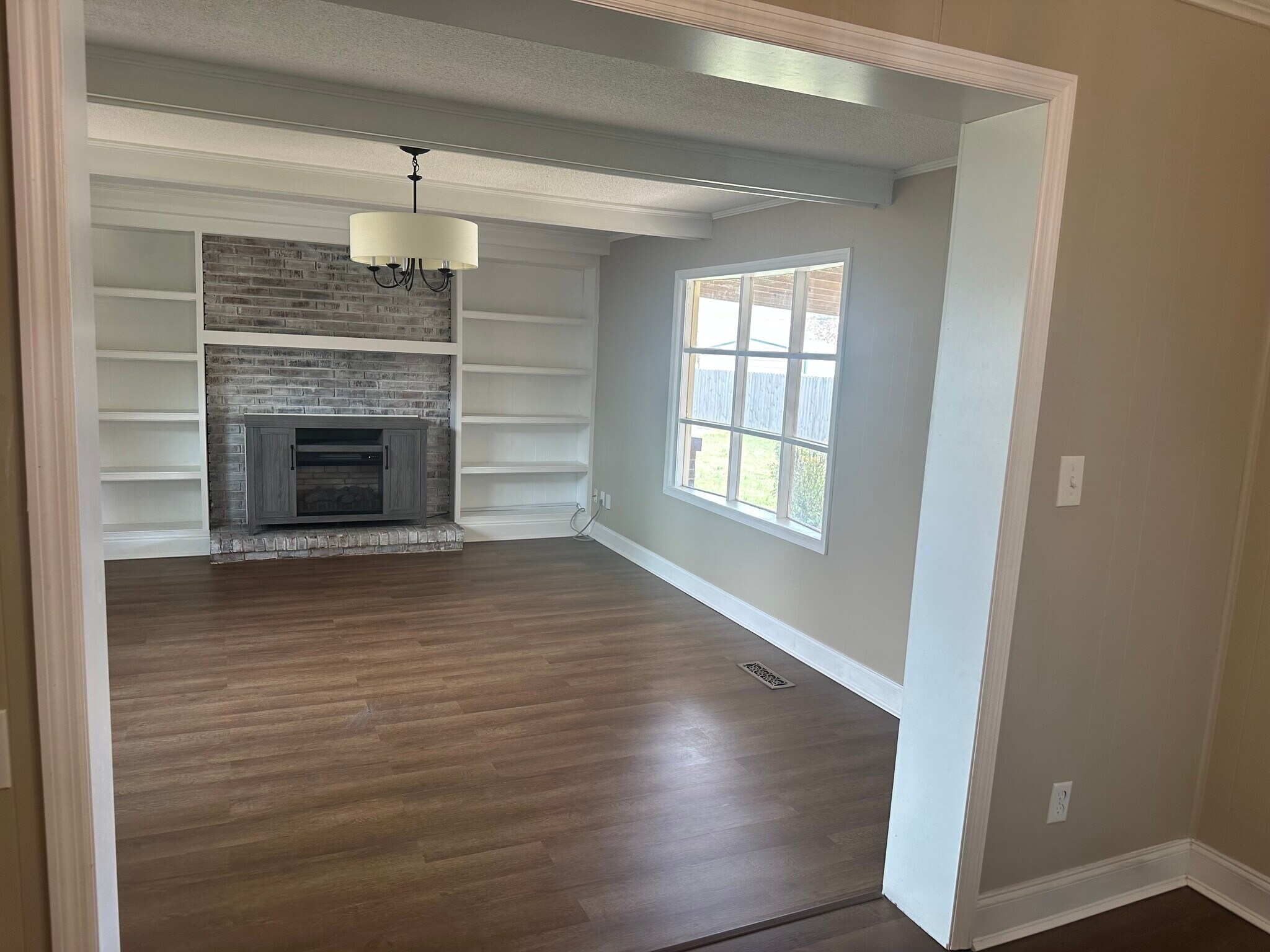 Building Photo - 18516 Elles Dr