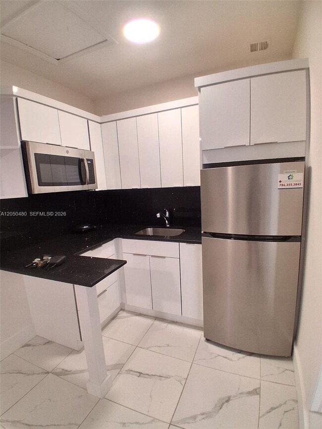 Building Photo - 1231 SW 136th Pl