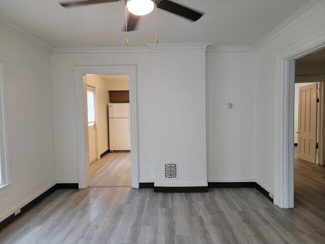 Building Photo - 564 Mt Vernon St