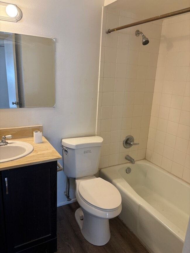 Building Photo - Classic Eastside 3/2 SFR