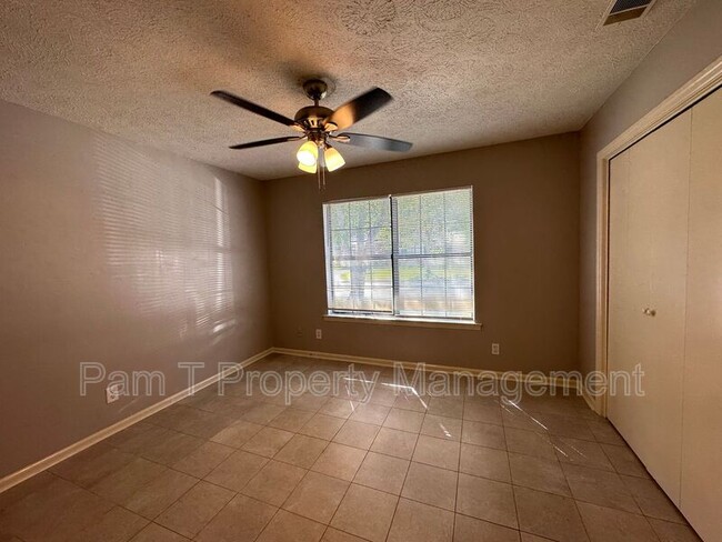 Building Photo - 1 Flowering Peach Ct