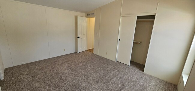 Building Photo - Fully Renovated 3Bd/2Ba Home in River Rock Fenced Yard Pet Friendly