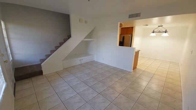 Building Photo - VERY NICE SOUTH SCOTTSDALE TOWNHOME!