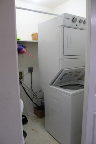 Building Photo - 1012 W Park St