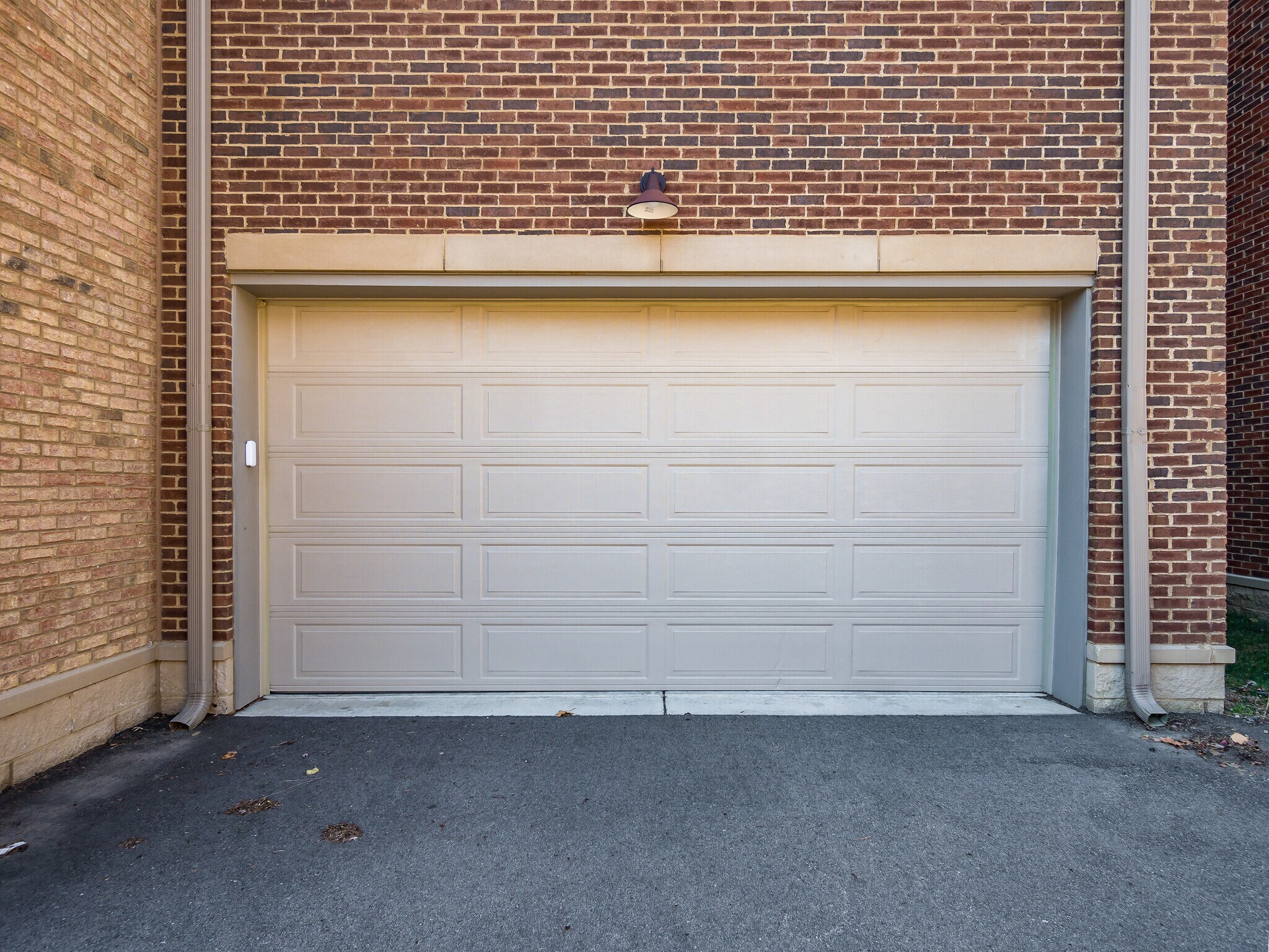 Building Photo - 766 N 6th St