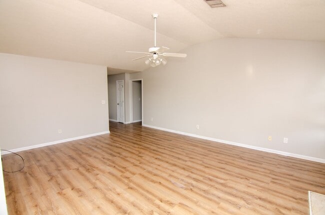 Building Photo - 1912 Portview Dr