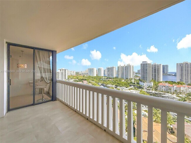 Building Photo - 1000 W Island Blvd