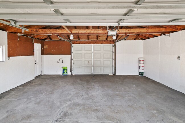 Building Photo - 7704 McVicker Ave