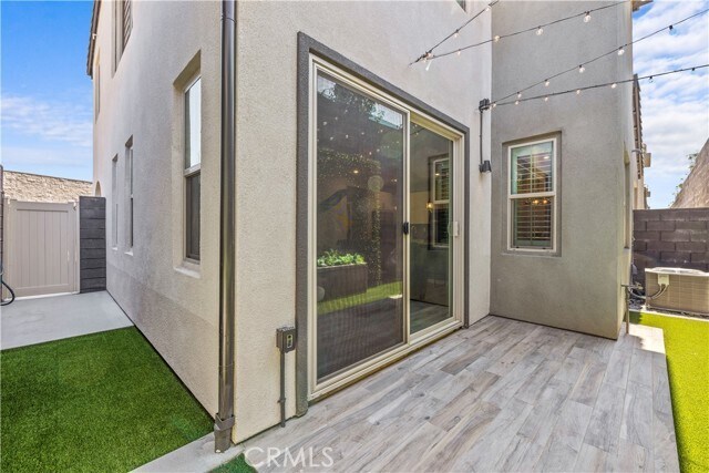 Building Photo - 15964 Sparrow Ct