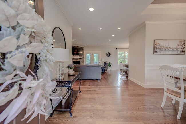 Building Photo - Fully Furnished, Short Term Rental, 1 Mont...